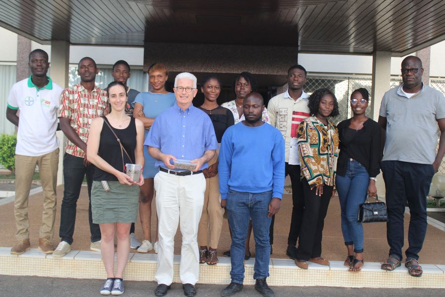 Photo de famille avec l'équipe de la Chaire à l'ESA de l'INP-HB et la 2de promotion de la Chaire